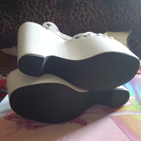 NEW Jeffrey Campbell White Platforms - Picture 3 of 8